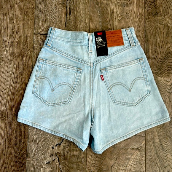 LEVI’S HIGH LOOSE SHORTS - Picture 4 of 11